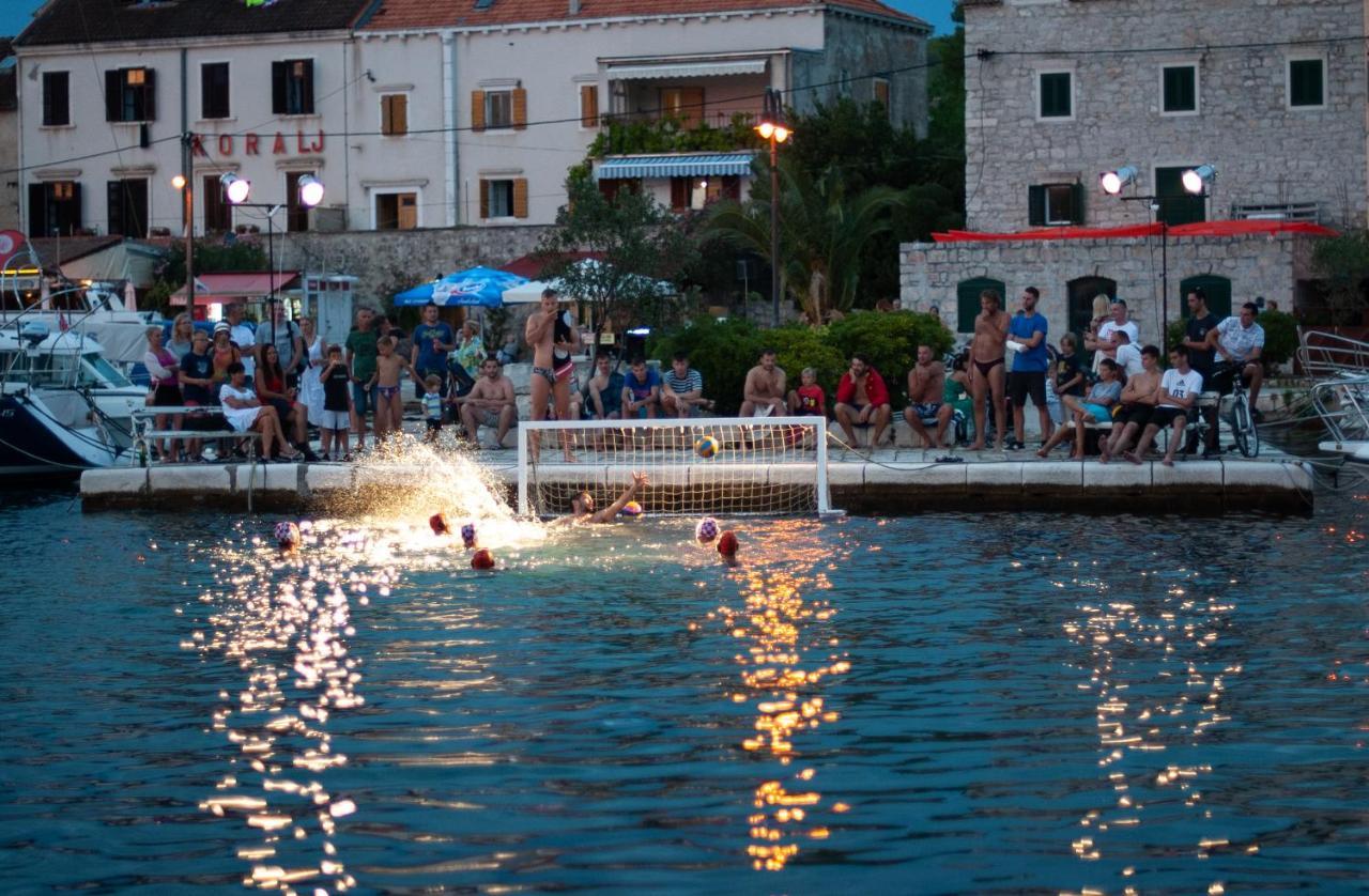 Apartmani Fortuna Zlarin Εξωτερικό φωτογραφία